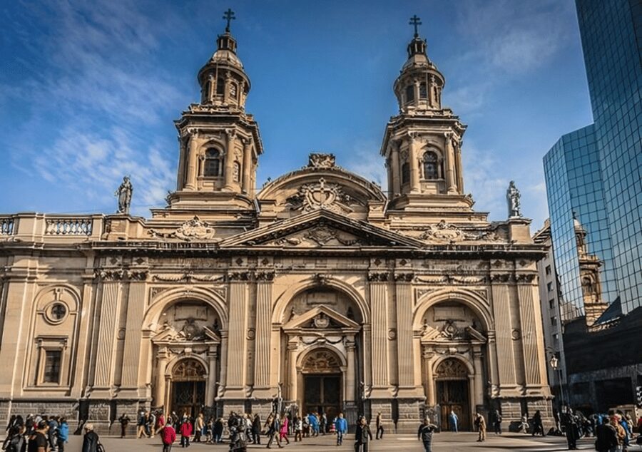 Santiago : Must-See Sites Walking Tour With A Guide - Finishing in Bellavista, Santiago’s food district