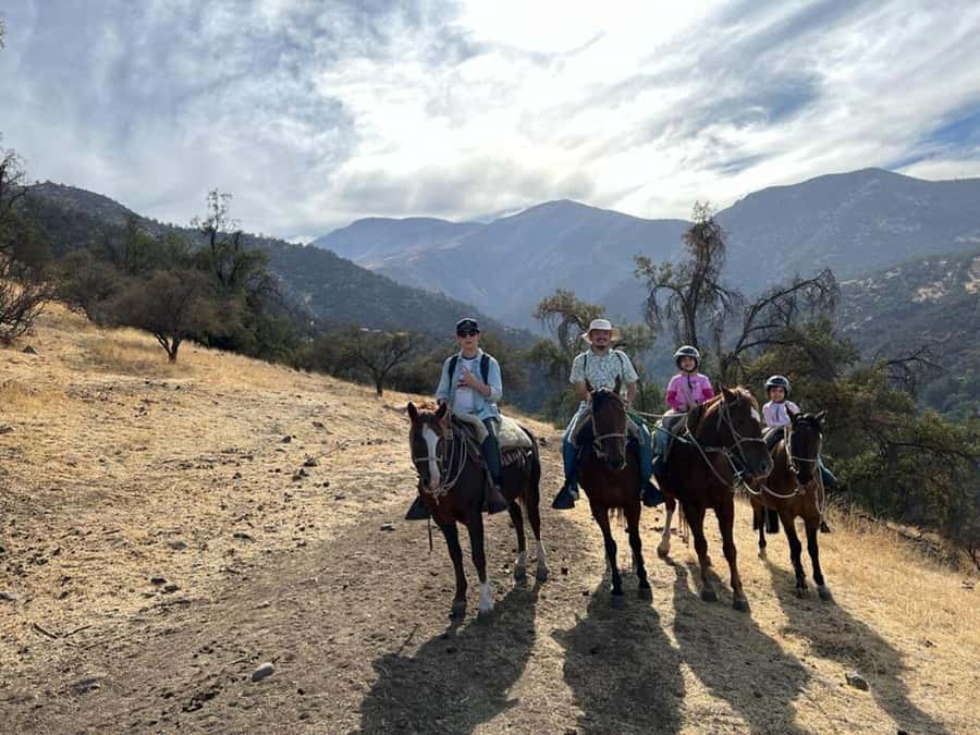 Santiago: Private Andes Foothills Horseback Riding. Half day - The main strengths and limits