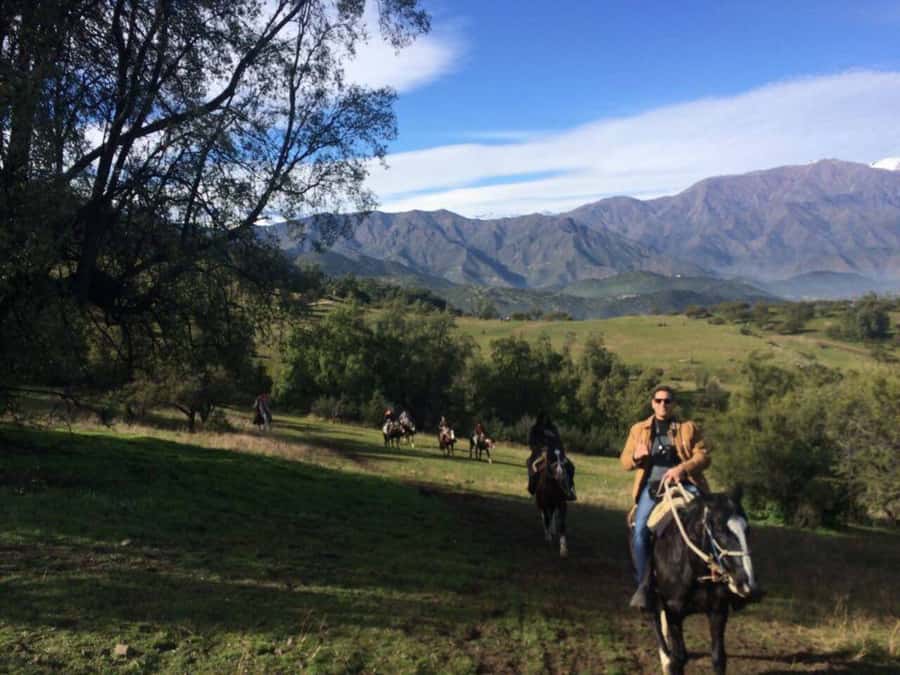 Santiago: Private Andes Foothills Horseback Riding. Half day - The plateau lookout and the Andes skyline
