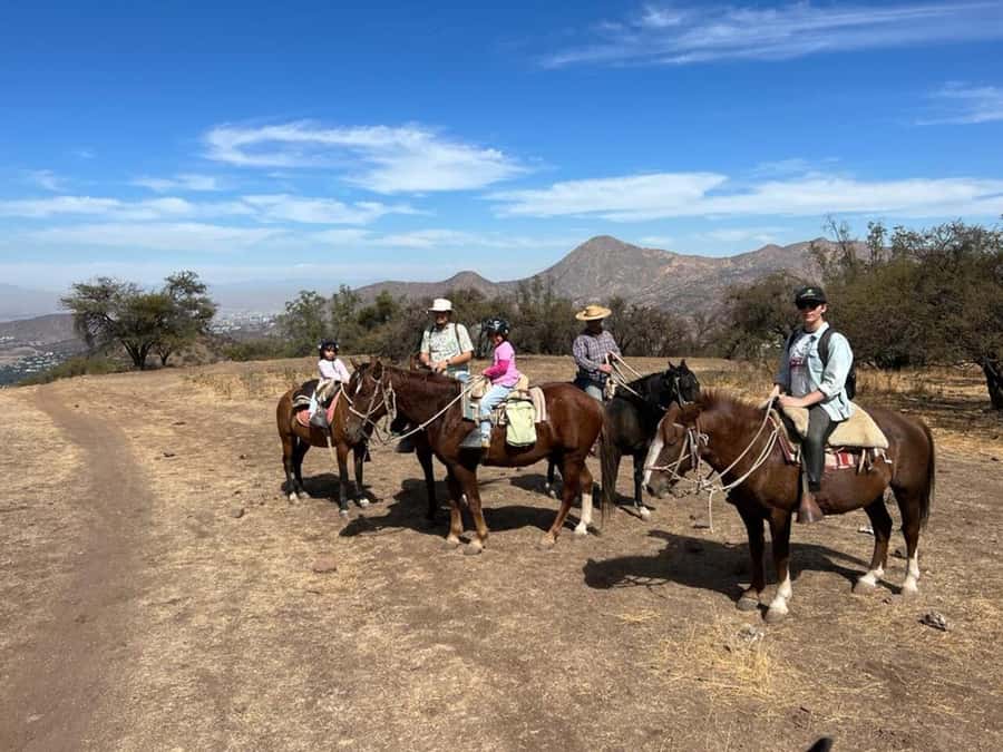 Santiago: Private Andes Foothills Horseback Riding. Half day - Weather, clothing, and useful preparation