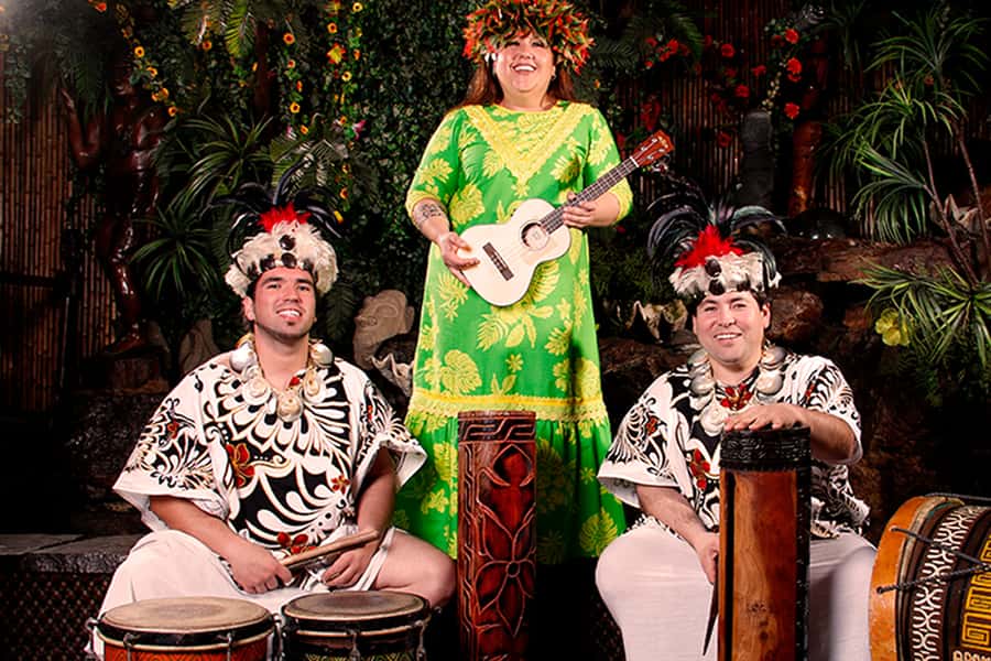 Santiago: Private Dinner & Chilean Folk Show with Transfers - Why Bali Hai makes sense for a cultural evening