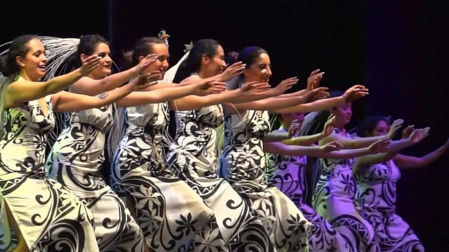 Santiago: Private Dinner & Chilean Folk Show with Transfers - Northern and southern Chile through music and dance