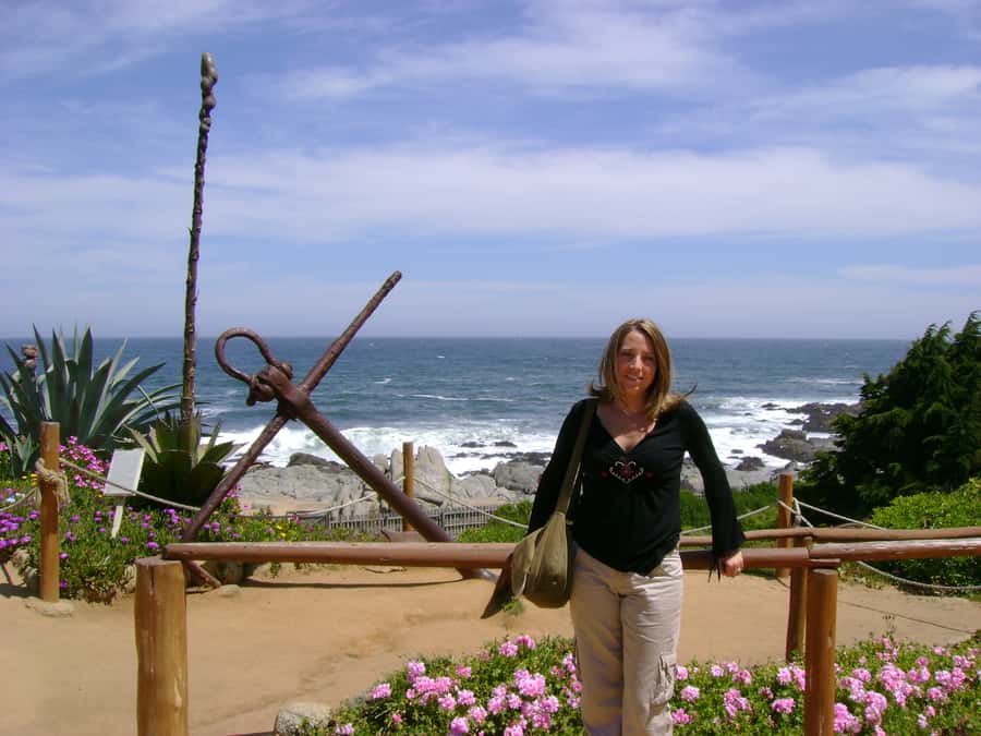 Santiago: Private Pomaire, Isla Negra, and Pablo Neruda Tour - Lunch, costs, and what the $166 price covers