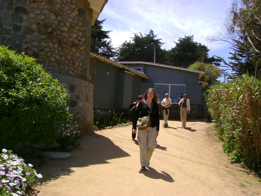 Santiago: Private Pomaire, Isla Negra, and Pablo Neruda Tour - Practical advice for making the day work