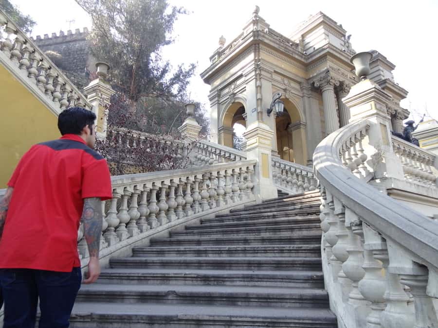 Santiago: The Essentials City Tour & Optional Concha y Toro - Guides, languages, and group size