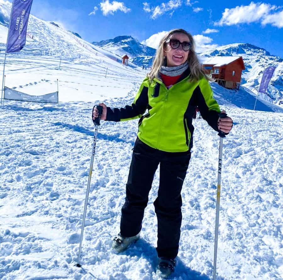 Santiago: Valle Nevado Ski Day Trip with Hotel Transfers - Renting clothing before the mountain climb