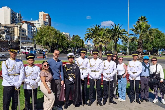 Santiago: Viña del Mar, Valparaiso & Casablanca Valley Tour - Valparaíso turns the afternoon into a walking tour