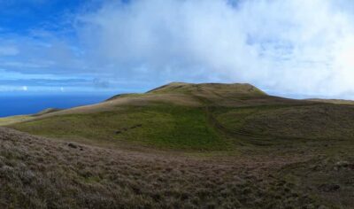 Terevaka Horse Excursion: The highest point and 360° view.