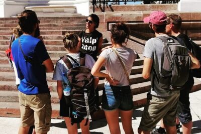 The Tour of Valparaiso in French on foot and in a small group