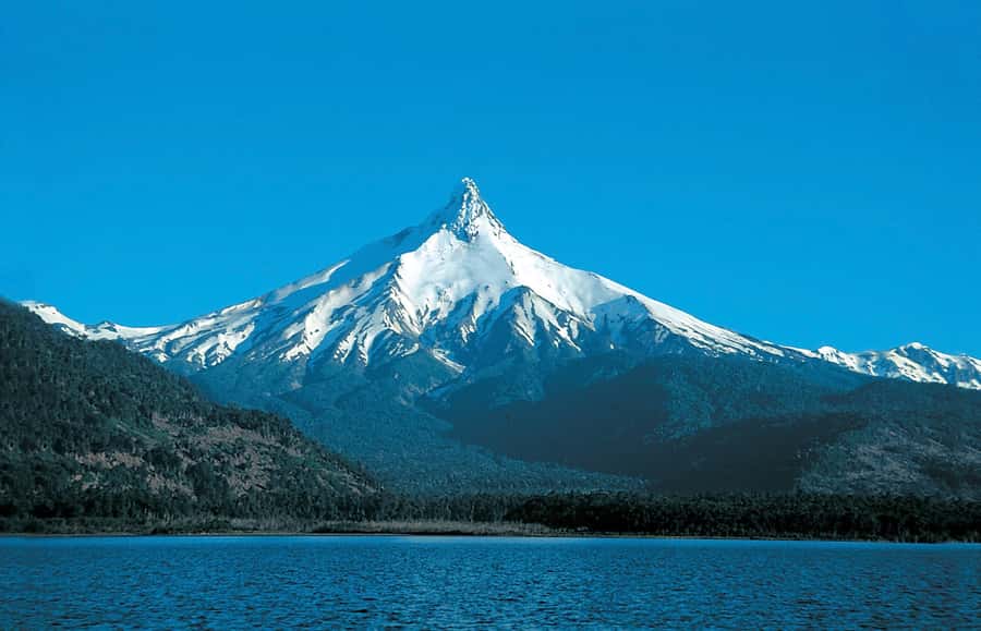 Todos los Santos Lake and Villa Peulla Tour - The emerald water of Todos los Santos Lake