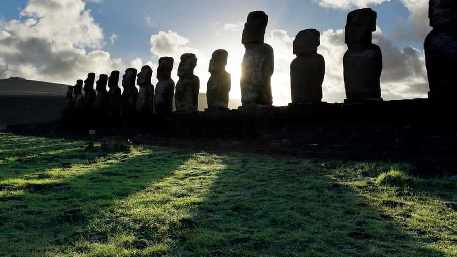 Tongariki Sunrise: Half Day Private Tour - A private ride from Hanga Roa