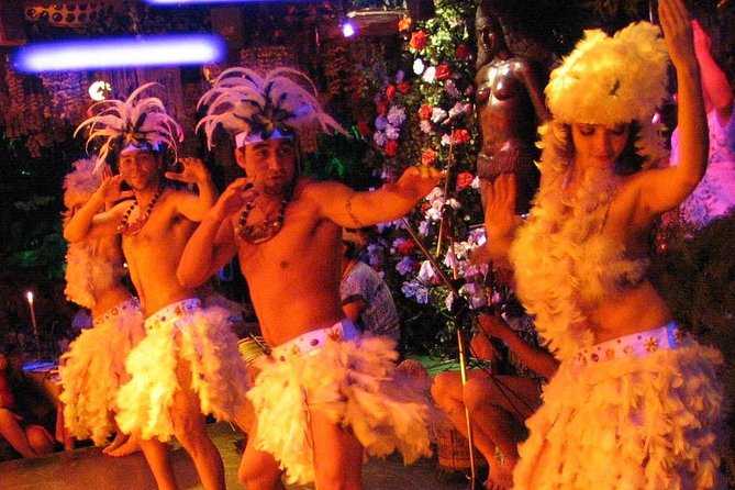 Traditional Dinner Show in Santiago - Dinner arrives before the dancing