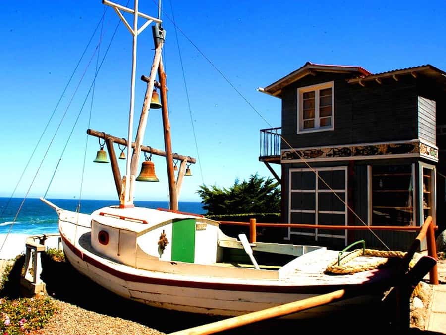 Undurraga + Isla Negra + San Afonso del Mar ----- Full day - Isla Negra and Pablo Neruda’s unusual seaside home