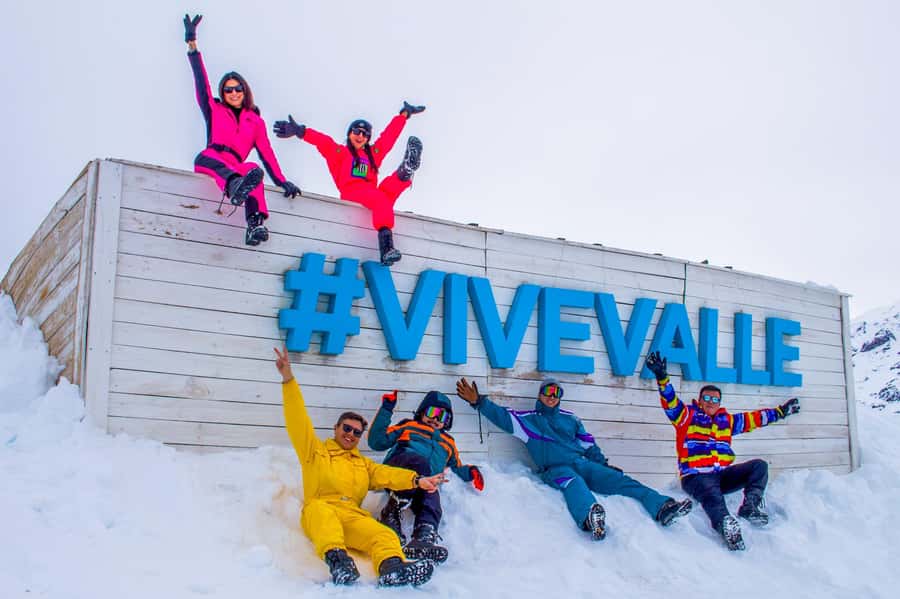 Valle Nevado Tour - The long climb from Santiago to Valle Nevado