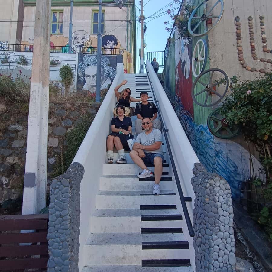 Valparaíso: city tour and ticket to the house of Pablo Neruda - Riding the old lifts into the hills