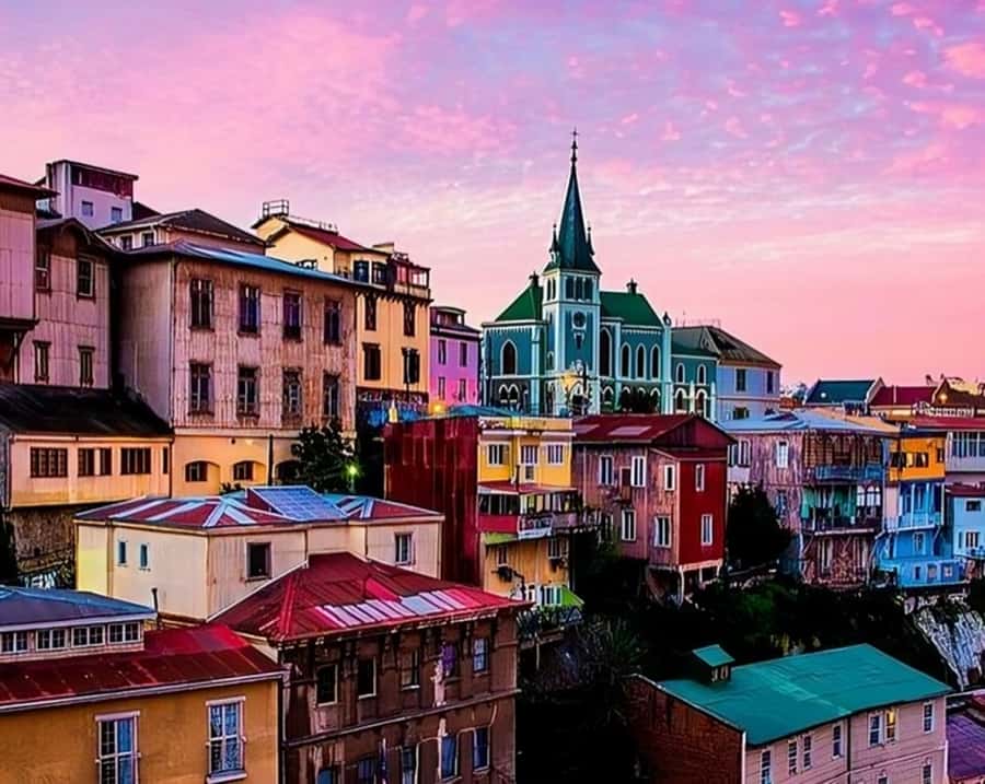 Valparaiso : Must-See Sites Walking Tour With A Guide - Why a walking tour works well in Valparaíso