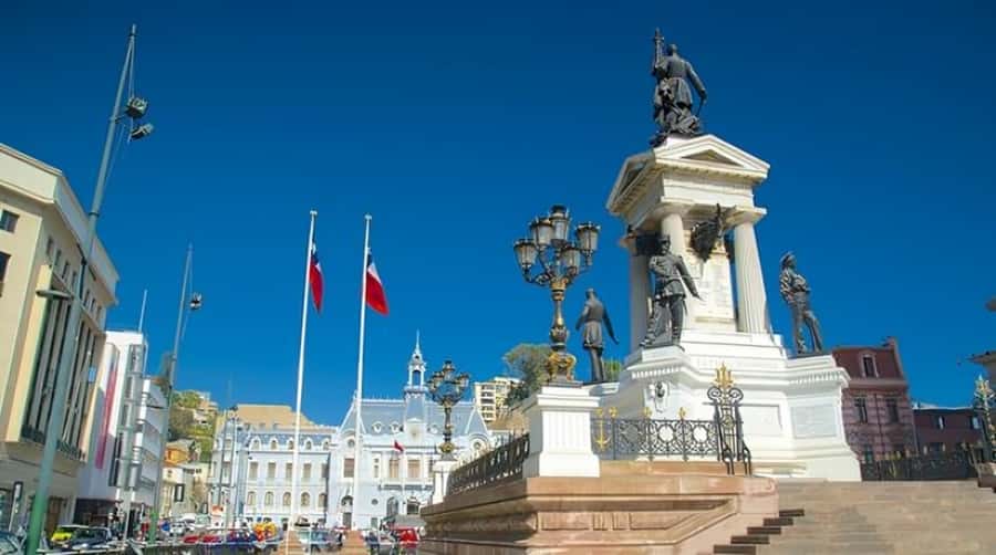 Valparaiso : Must-See Sites Walking Tour With A Guide - From Puerto de Valparaíso to Plaza Sotomayor