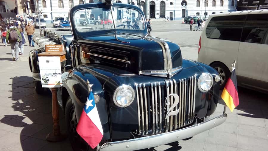 Valparaiso: Street Art, Funiculars and Port City Tour - What the guides add