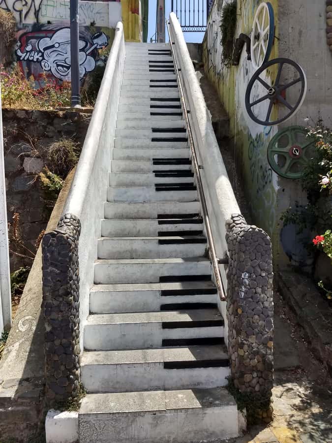 Valparaiso: Street Art, Funiculars and Port City Tour - El Peral and the climb to Paseo Yugoslavo